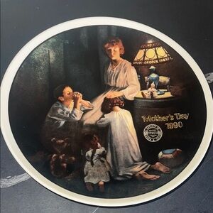 Mother’s Day Collector's Plate with Family Scene 1990